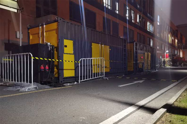 朗县柴油发电机组的输出电压是如何调节的？