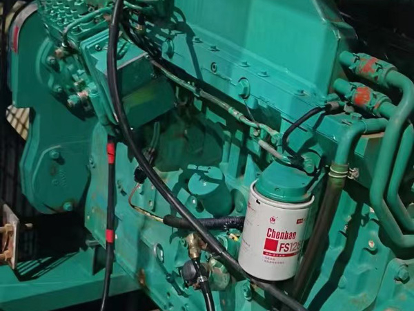 朗县如何确定新的发电机组控制系统是否与原系统兼容？