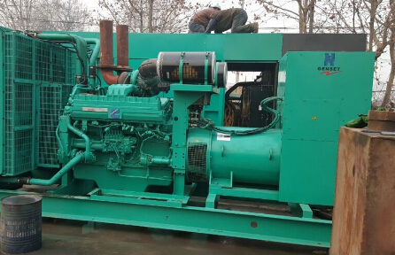 朗县发电机组如何判断水冷式机油散热器内部是否需要清洗？